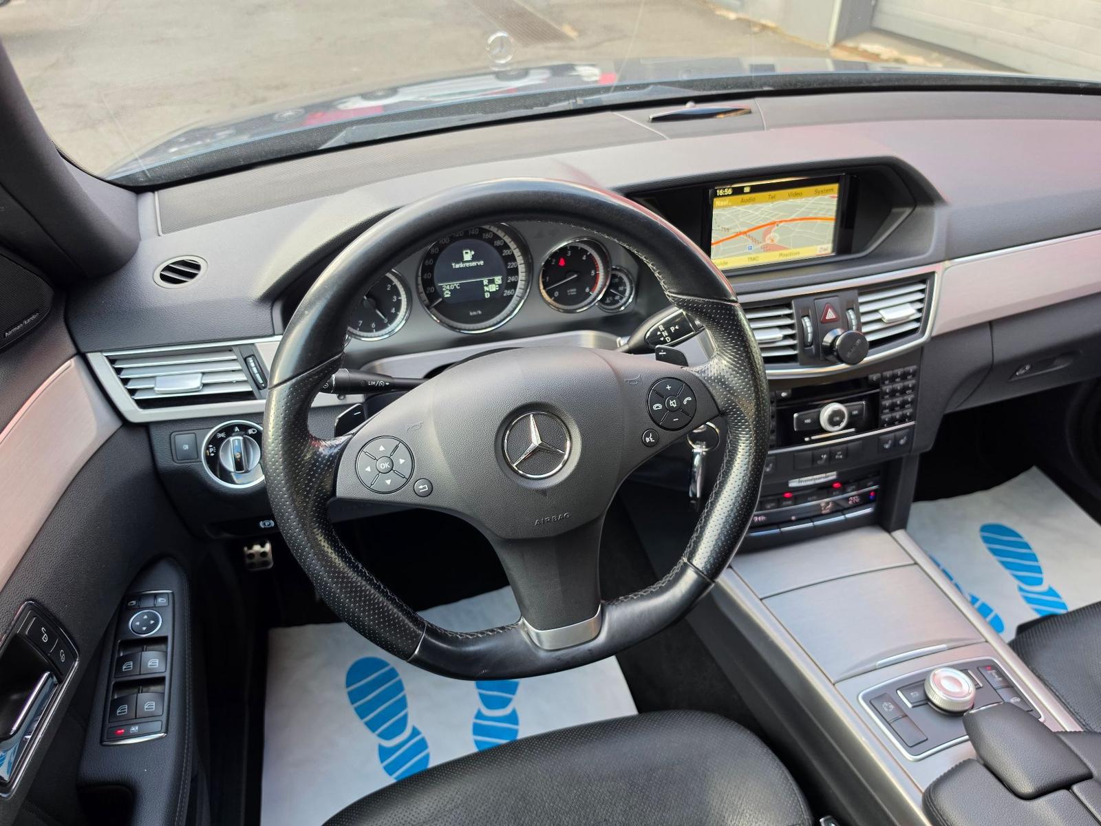 Mercedes-Benz E350 2011 — photo 26