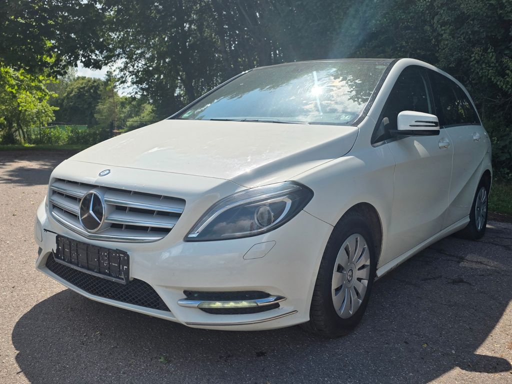 Mercedes-Benz B 180
