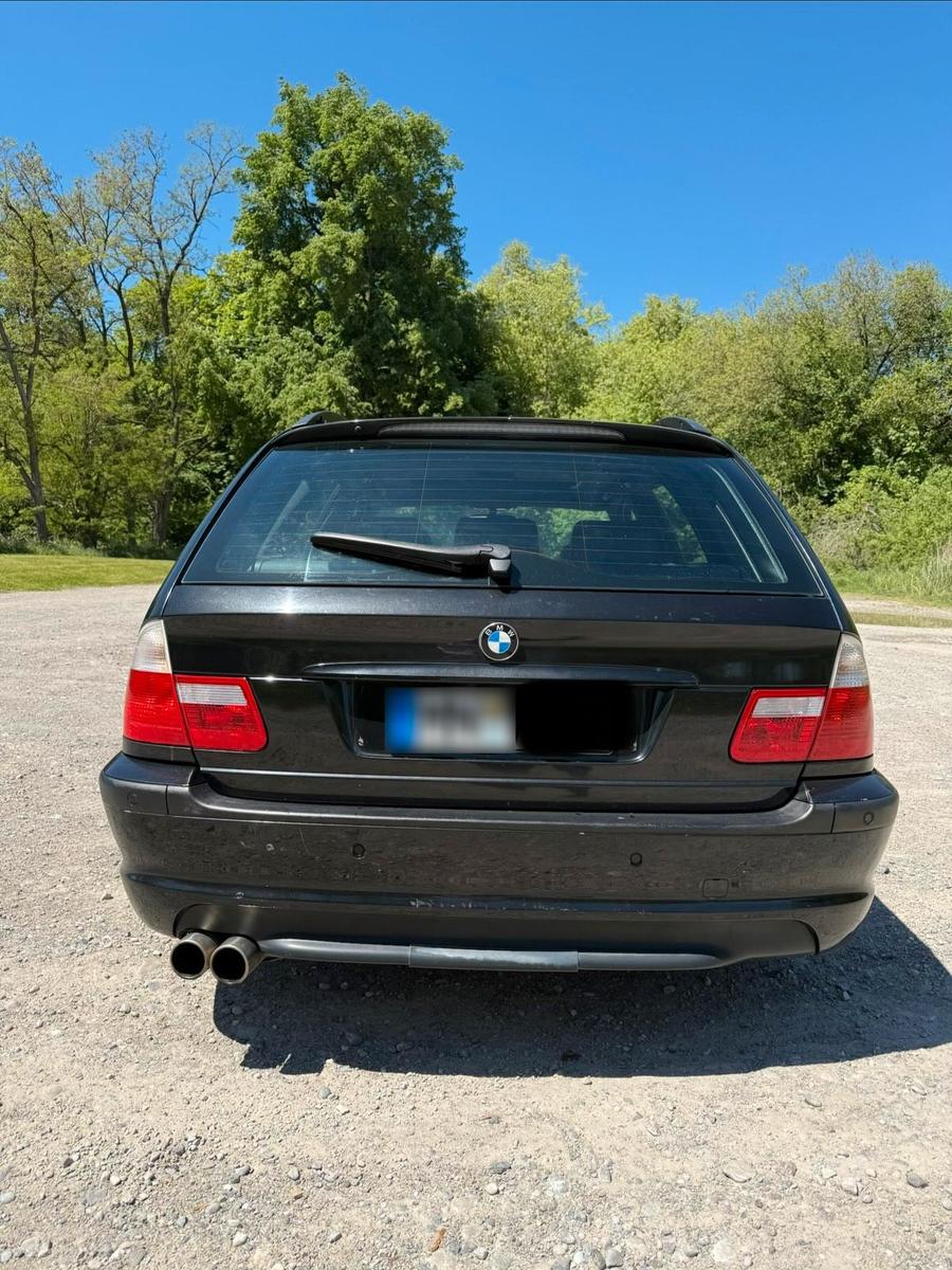 BMW 325 2004 — салон