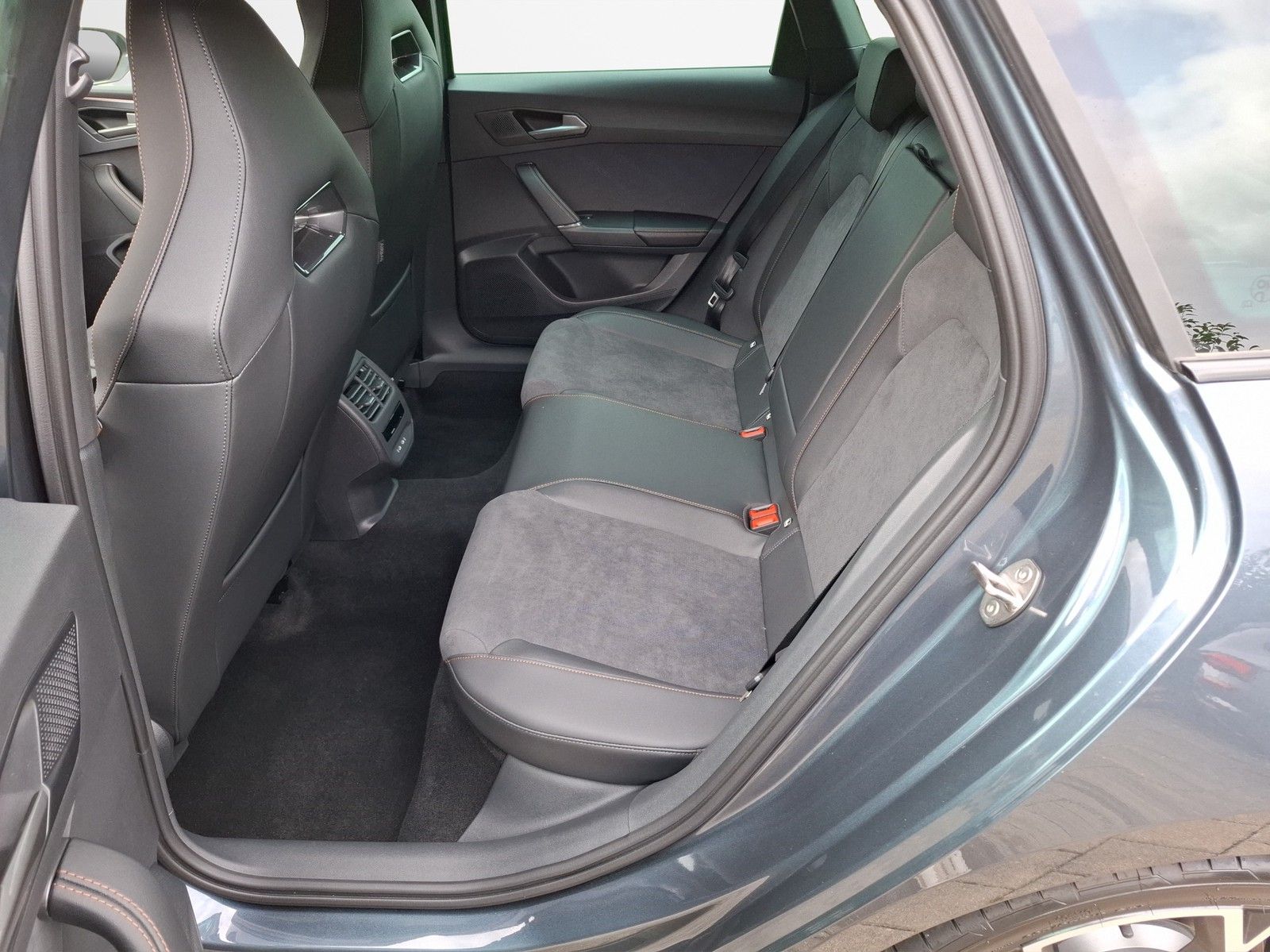 CUPRA Leon VZ 2.0 TSI 4Drive DSG / ACC / AHK/ MATRIX / - Image 15