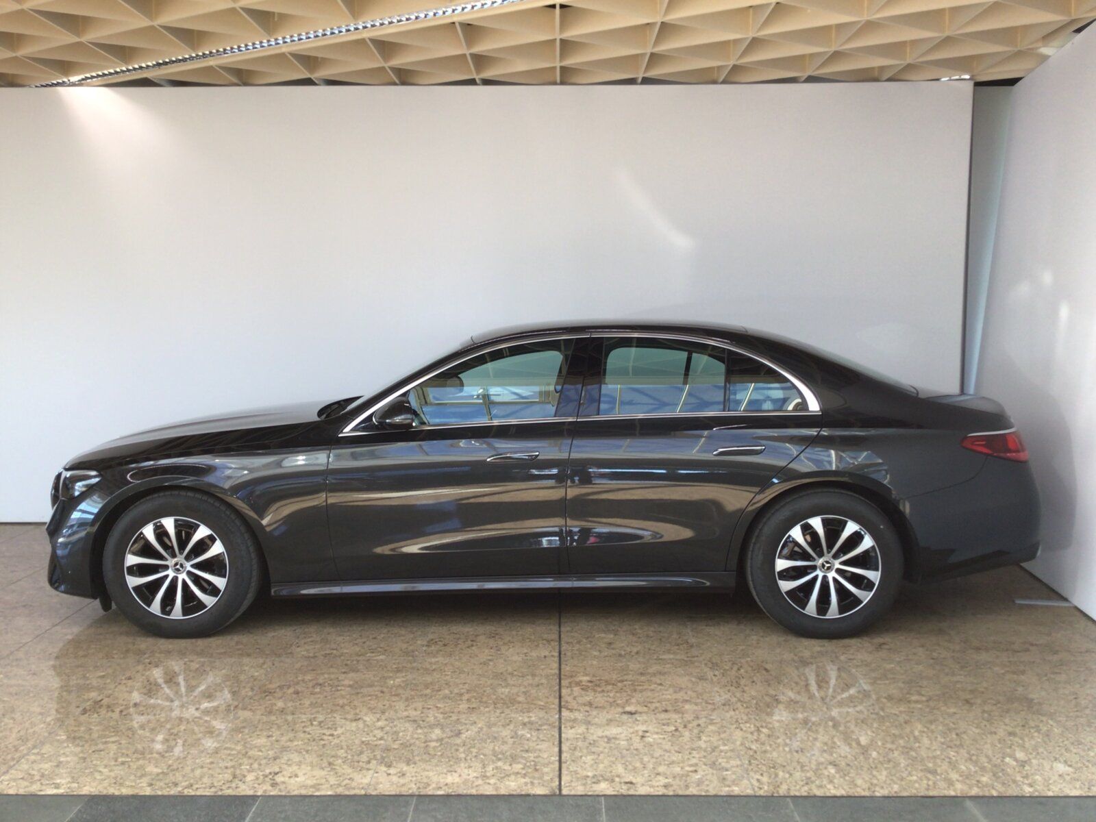 Mercedes-Benz E 220 d Limousine AVANTGARDE Advanced Navi Autom foto 2