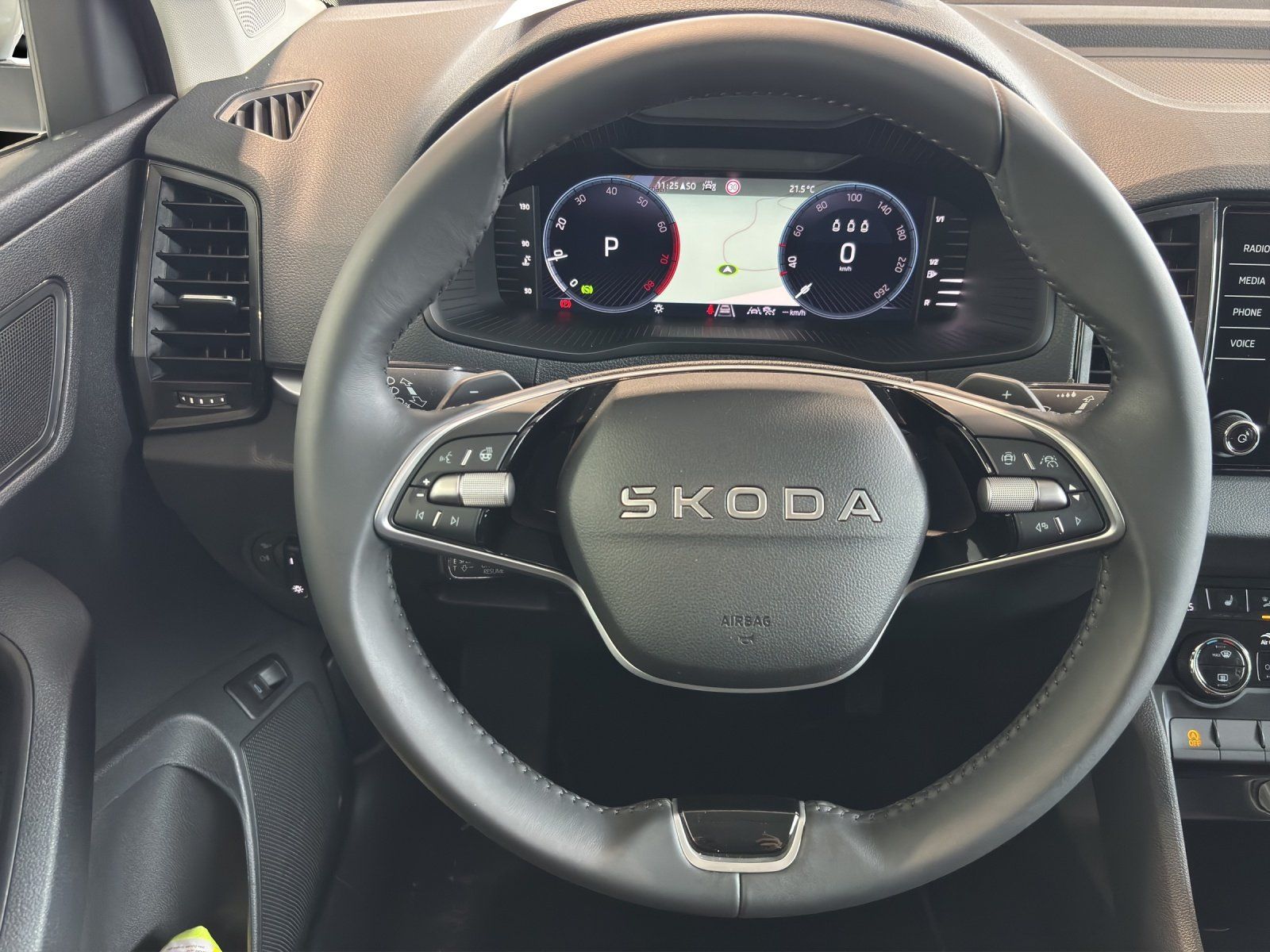 Fahrzeugabbildung SKODA Karoq Tour 1,5 TSI 110 kW DSG MATRIX/AHK/ACC/NAV
