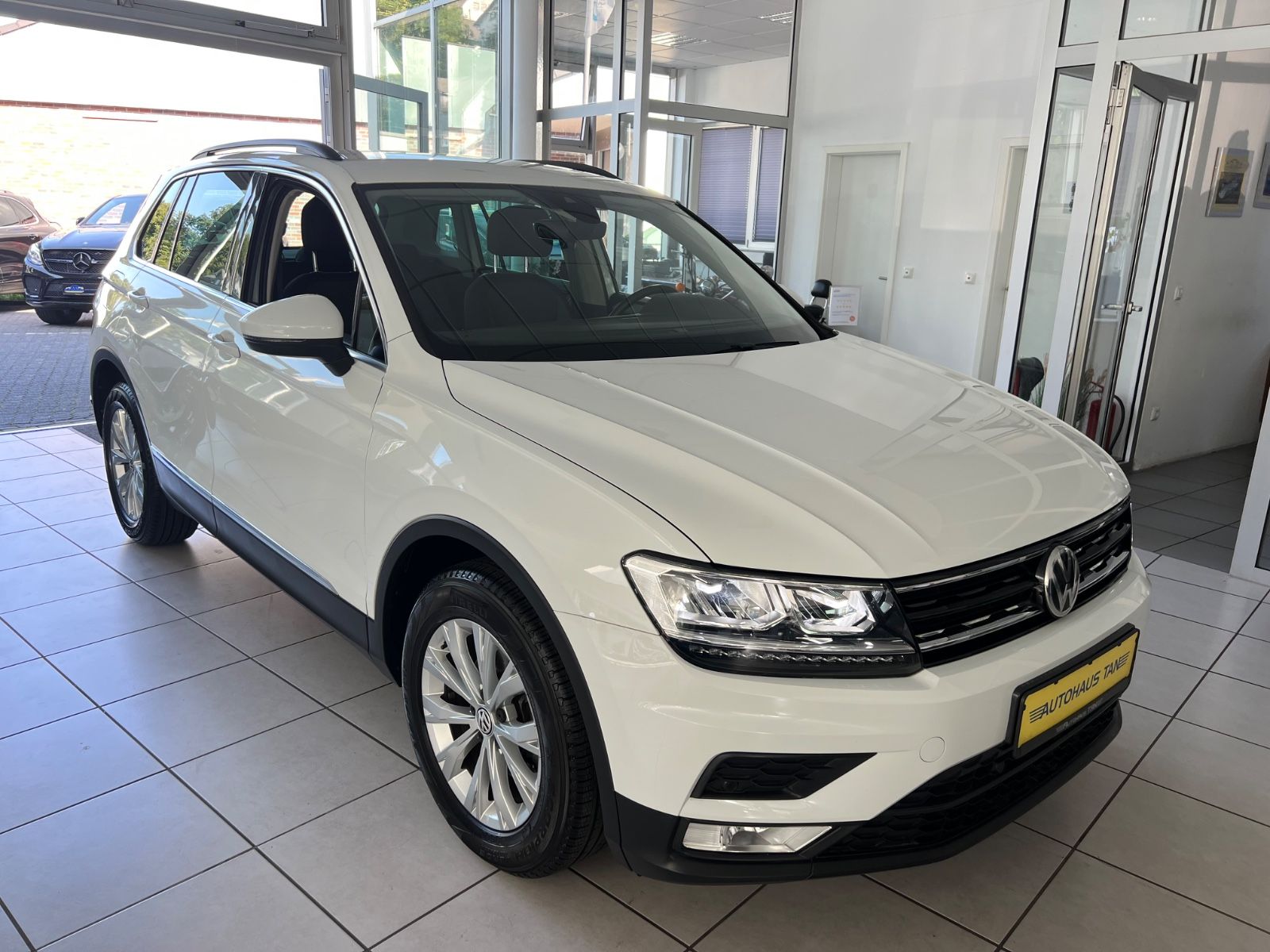 Fahrzeugabbildung Volkswagen Tiguan 1.4TSI DSG Comfortline *LED*NAVI* 1.HAND*