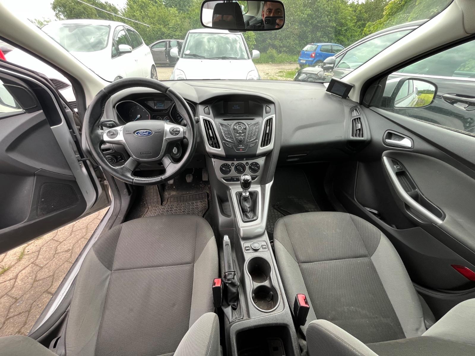 Ford Focus 2013 — photo 8