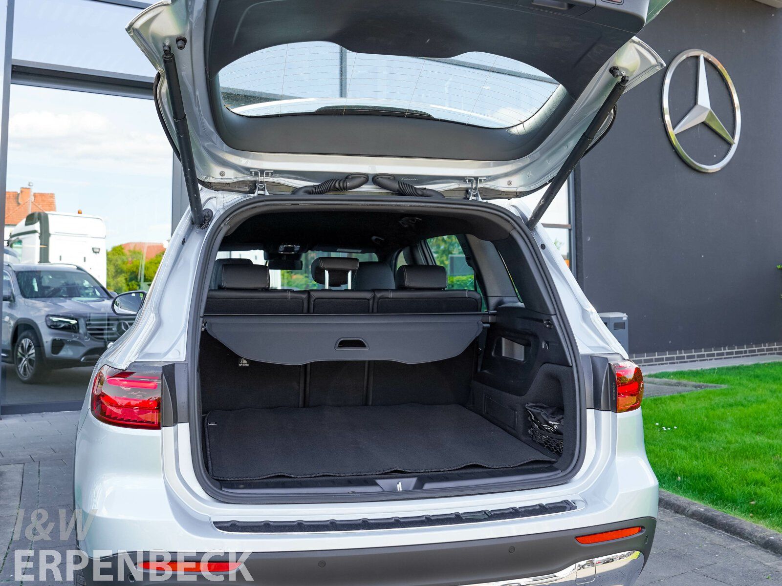 Fahrzeugabbildung Mercedes-Benz GLB 200 d Distronic AHK Kamera Multibeam Keyless
