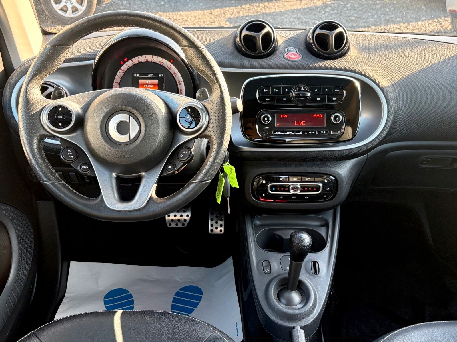 Fahrzeugabbildung Smart ForTwo Coupé Aut. Leder SPORTPAKET 90PS Panorama