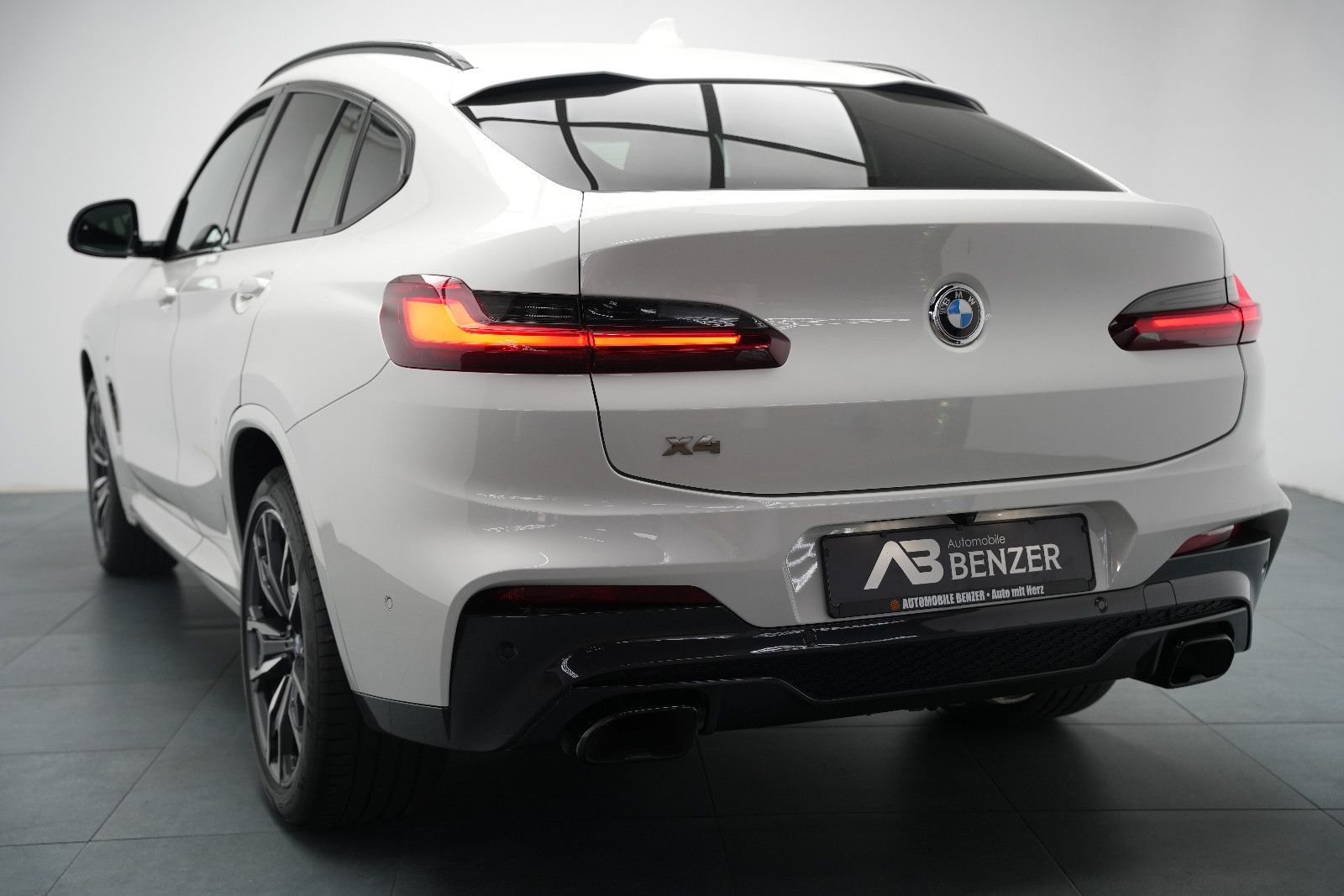 Fahrzeugabbildung BMW X4 M40 /HUD/LED/AHK/Leder/HUD/Ambiente/360°Cam/