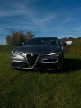 Alfa Romeo Giulia 2.2 Diesel 16V 118 kW AT8 Giulia - silberne Alfa Romeo Giulia
