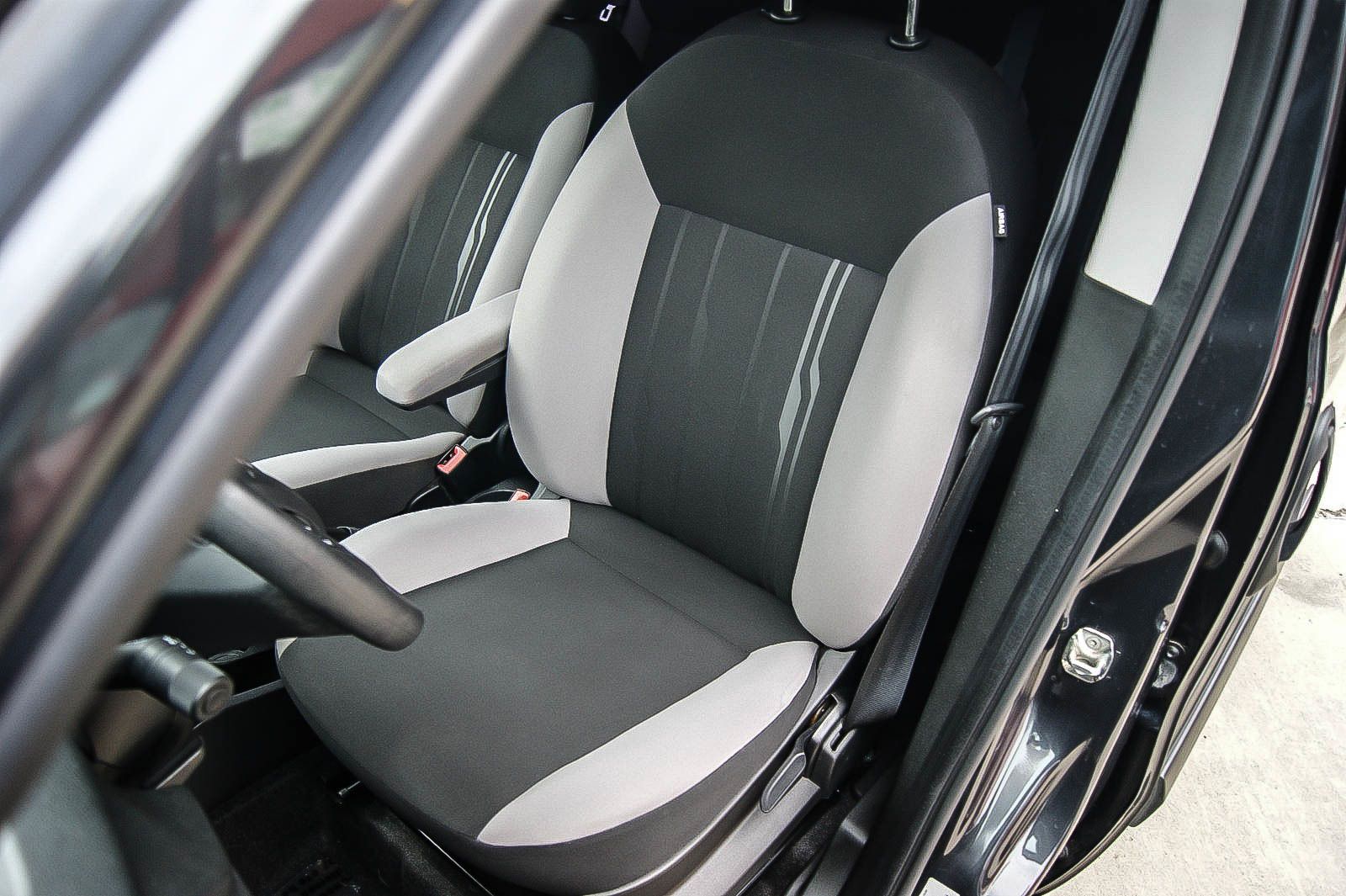 Fahrzeugabbildung Fiat Doblo 1.4i SX Kombi Klima 5-Sitze 2xSchiebetüren