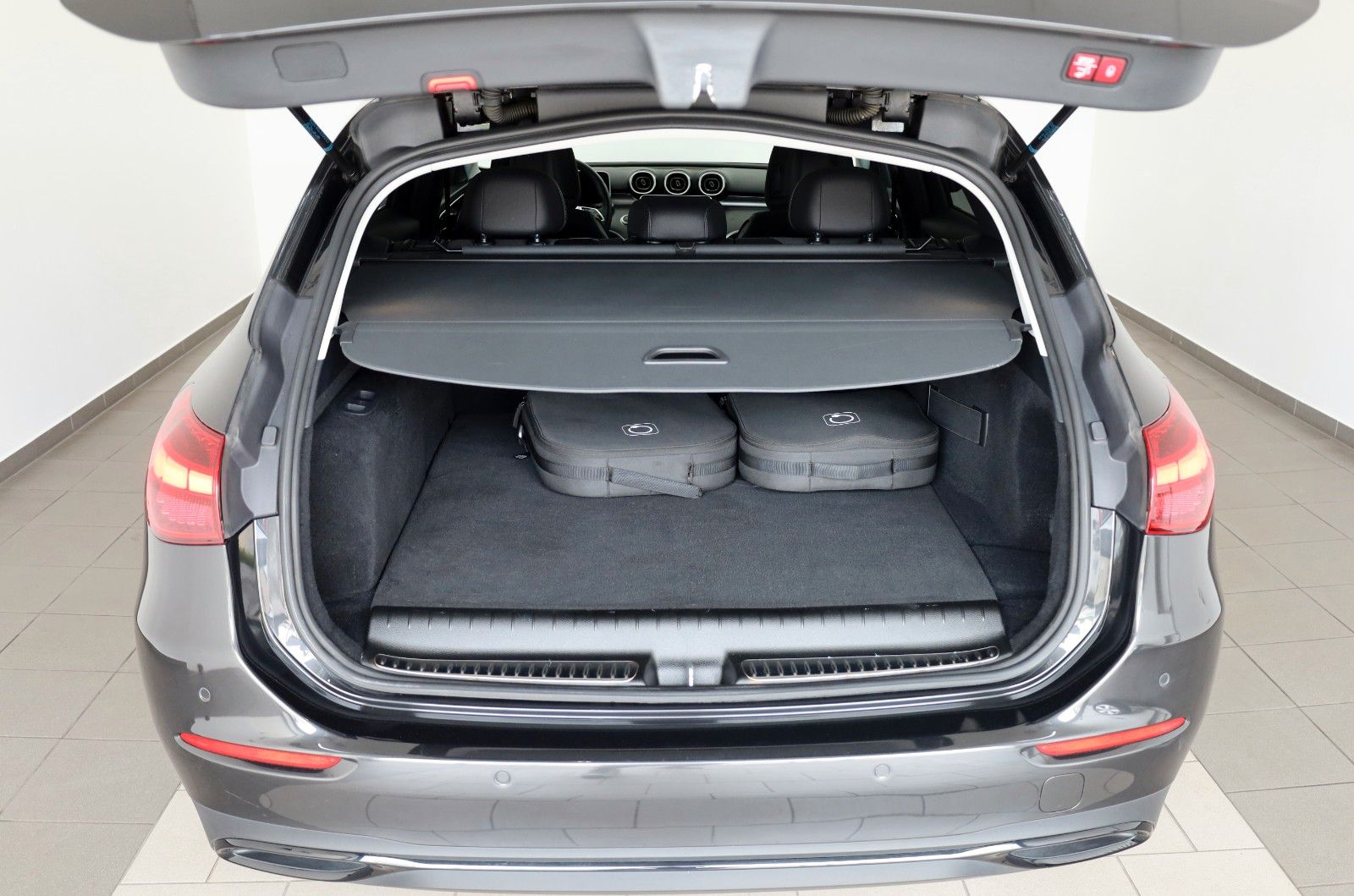 Fahrzeugabbildung Mercedes-Benz C 300e T T.Leder,Navi,LED,Night/Park Paket,Apple