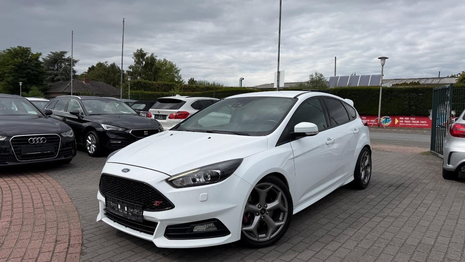 Ford Focus 2.0 Lim. ST-LINE | KAMERA | 250PS | SPORT