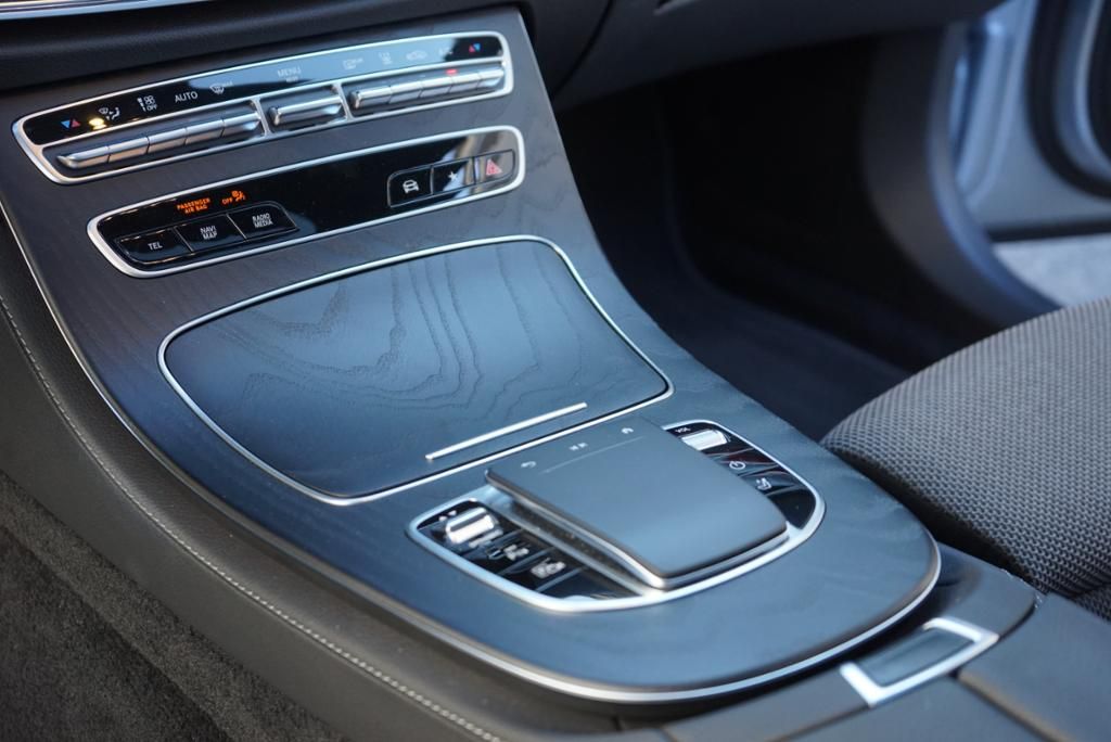 Fahrzeugabbildung Mercedes-Benz E 300 de T-Modell AMGLine + Avantgarde *PanoDach