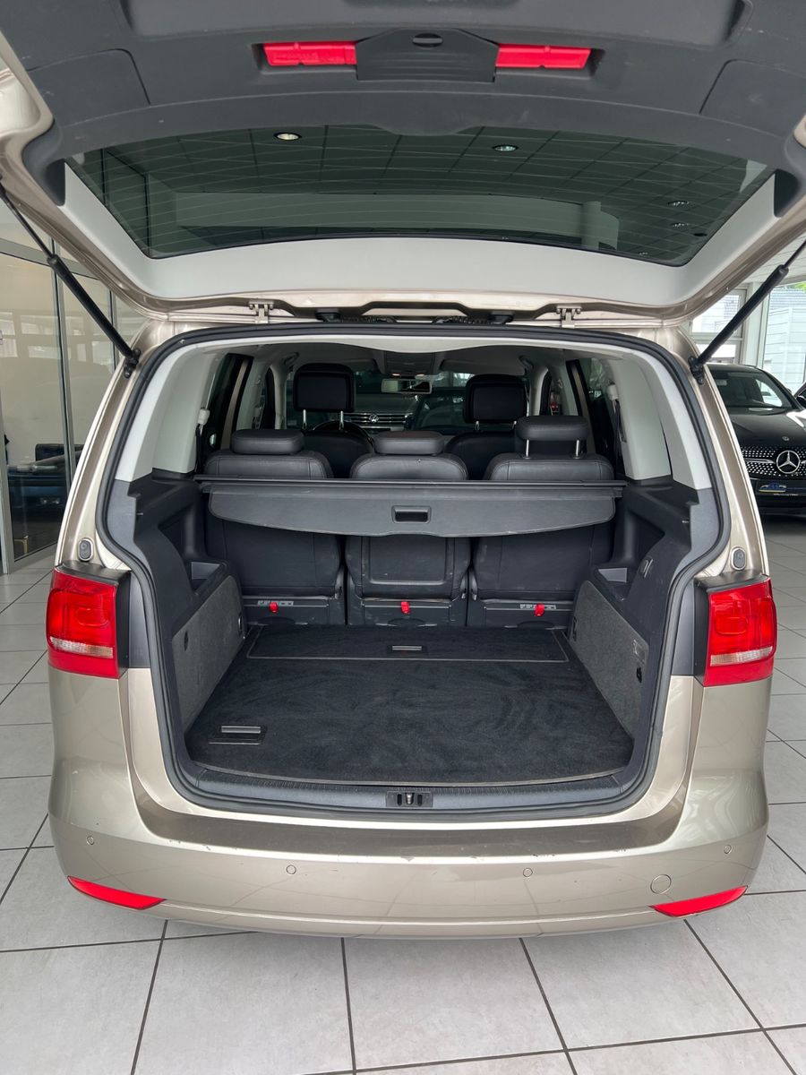 Fahrzeugabbildung Volkswagen Touran Highline 2.0 TDI DSG *BI-Colour *