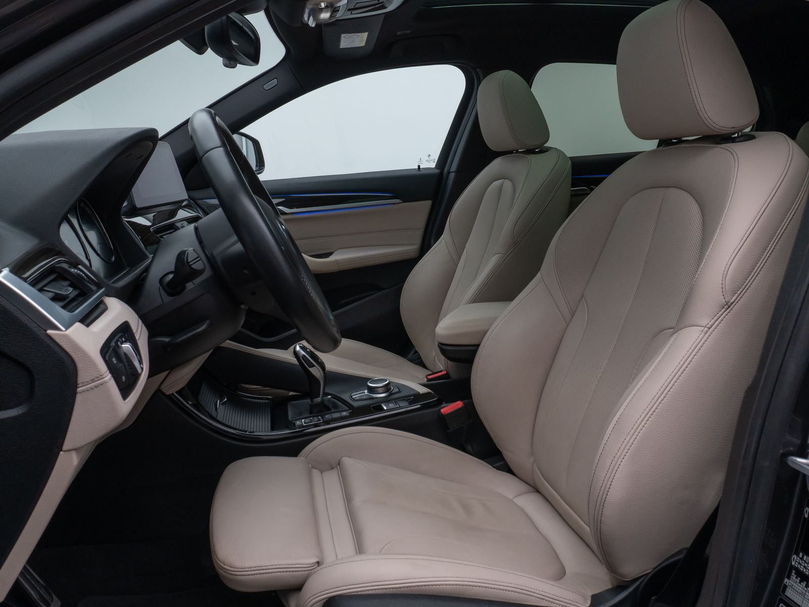 Fahrzeugabbildung BMW X2 xD20d M Sport Panorama Kamera HUD DAB Komfort