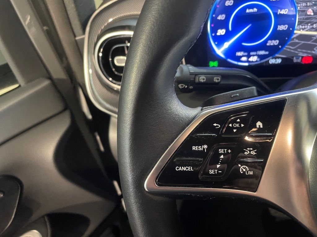 Fahrzeugabbildung Mercedes-Benz EQV 300 lang Nav Distronic Sitzhzg PTS RFK Vorkl