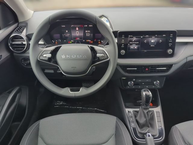 Fahrzeugabbildung SKODA Fabia 1.0 TSI DSG Tour WINTER PLUS LENKRADHZG