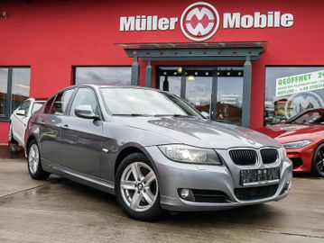 Fahrzeugabbildung BMW 320d XENON NAVI STANDHEIZUNG KOMFORTZUGANG