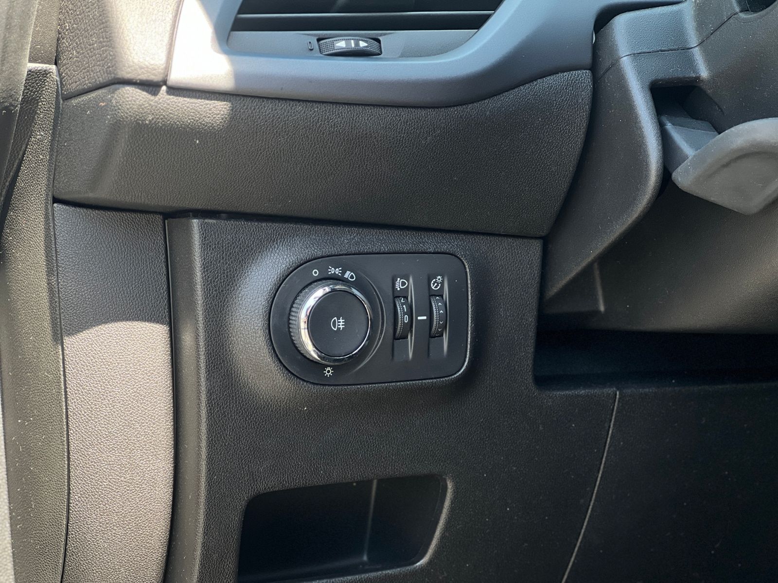 Fahrzeugabbildung Opel Corsa E Edition KLIMA SHZ LKHZ ALU
