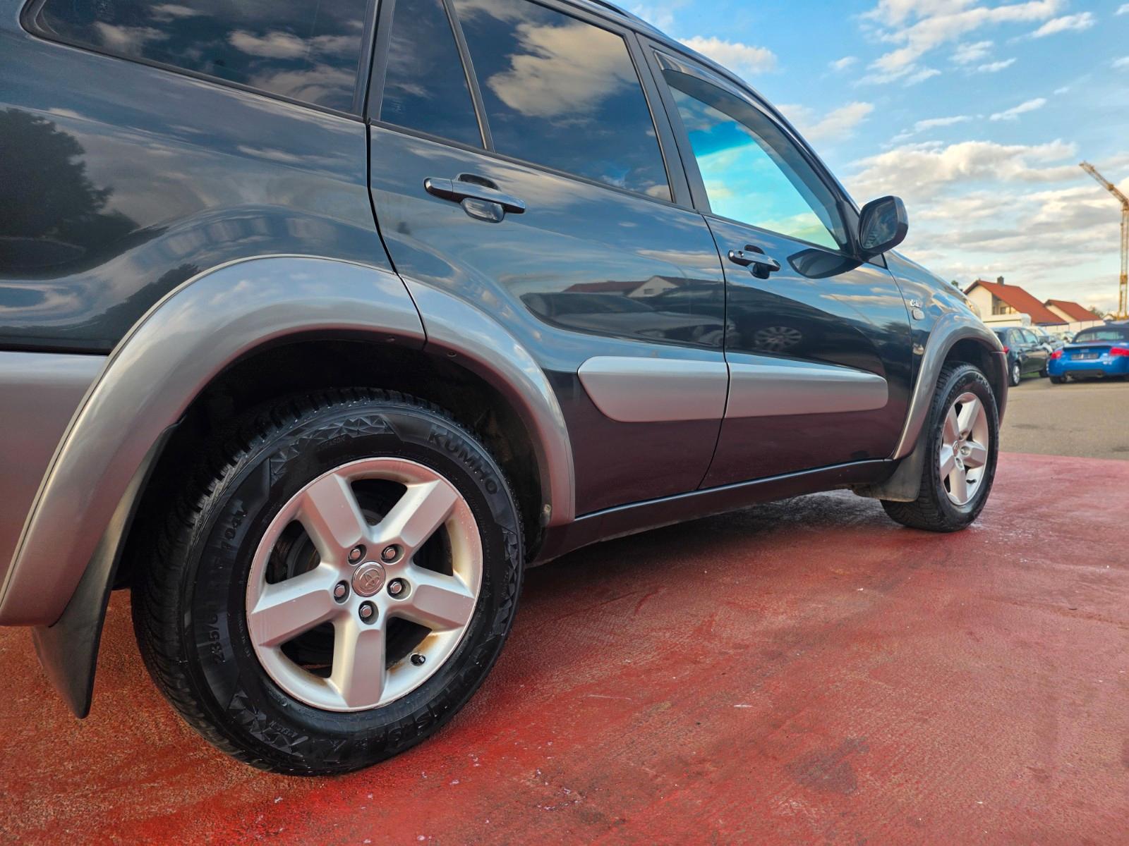 Toyota RAV4 2.0 D-4D 116 ch 4x4 Sol • Clim auto • Attelage • Radar de recul • Barres de toit