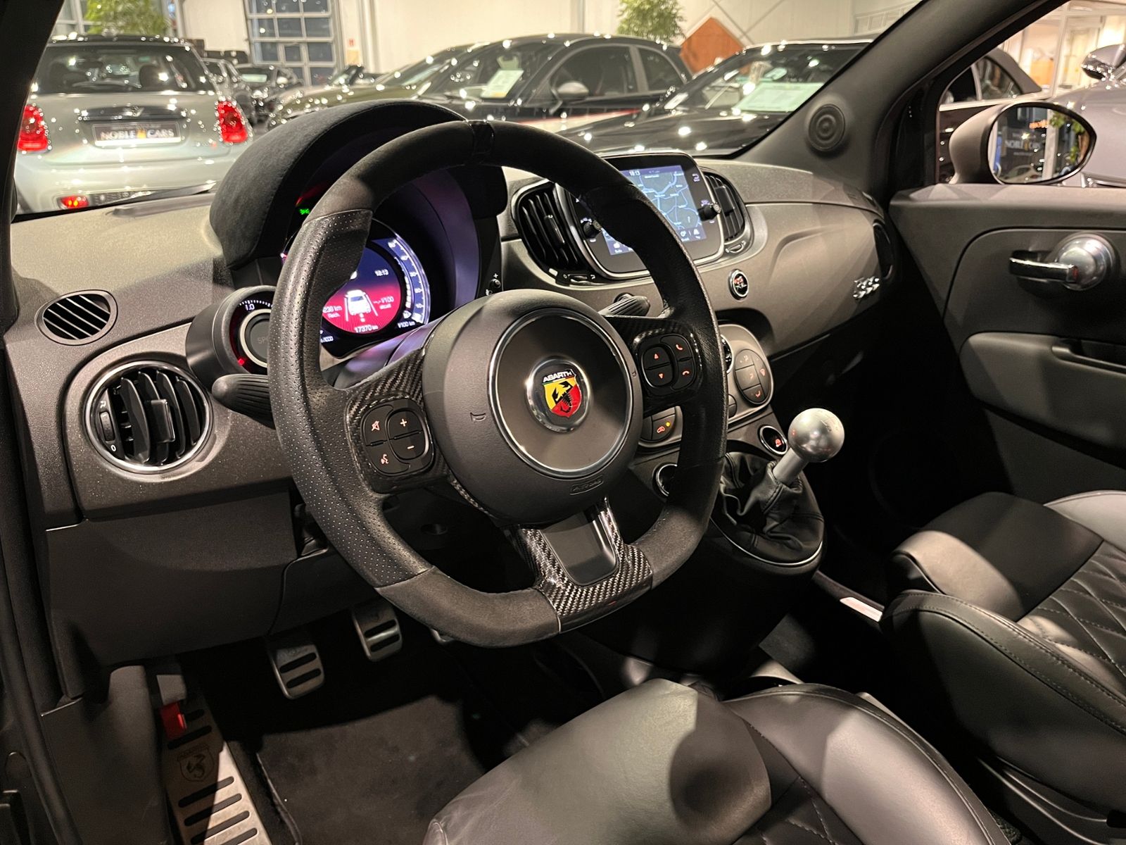 Fahrzeugabbildung Abarth 595 Competizione BI-XEN NAV DAB PDC 17"