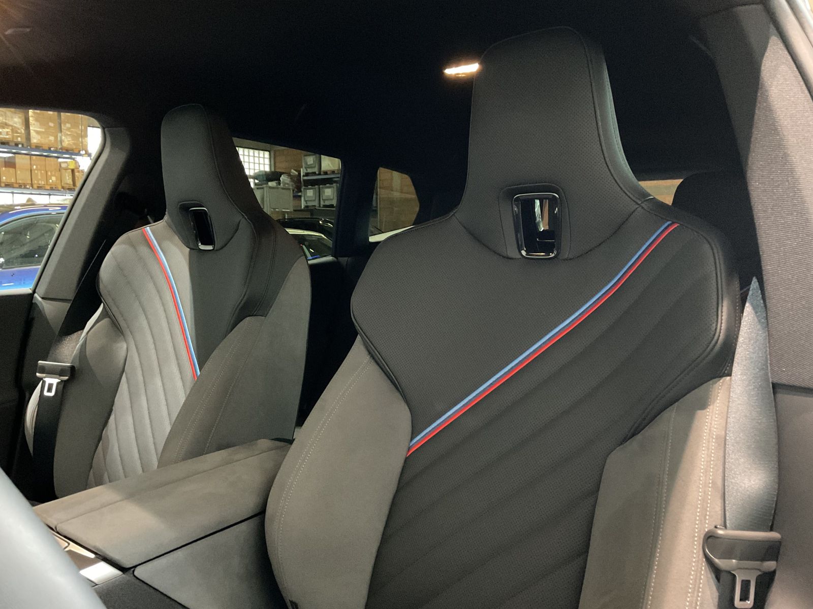 Fahrzeugeinzelansicht 12 Fahrzeugabbildung BMW iX xDrive60 M Sportpaket, Luftfederung, Sitzbelü