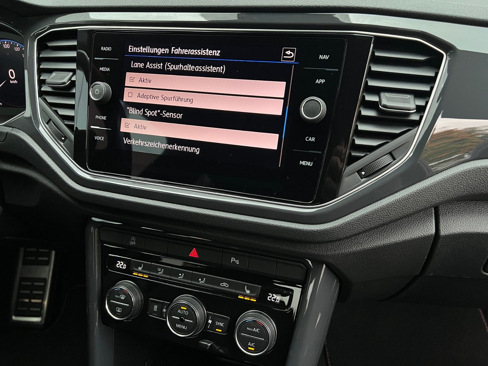 Fahrzeugabbildung Volkswagen T-Roc Sport 2.0 TSI DSG 4MOTION *Standhzg.,Activ