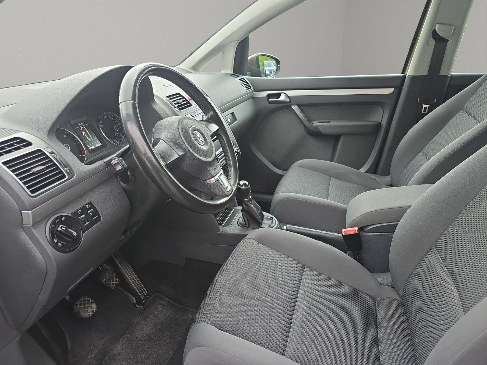 Fahrzeugabbildung Volkswagen Touran Trendline 1,6TDI 7 Sitze Tempomat
