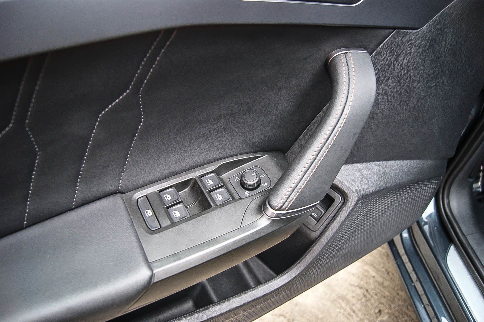 Fahrzeugabbildung CUPRA Leon Sportstourer e-HYBRID VIRTUAL ACC XL 1HAND