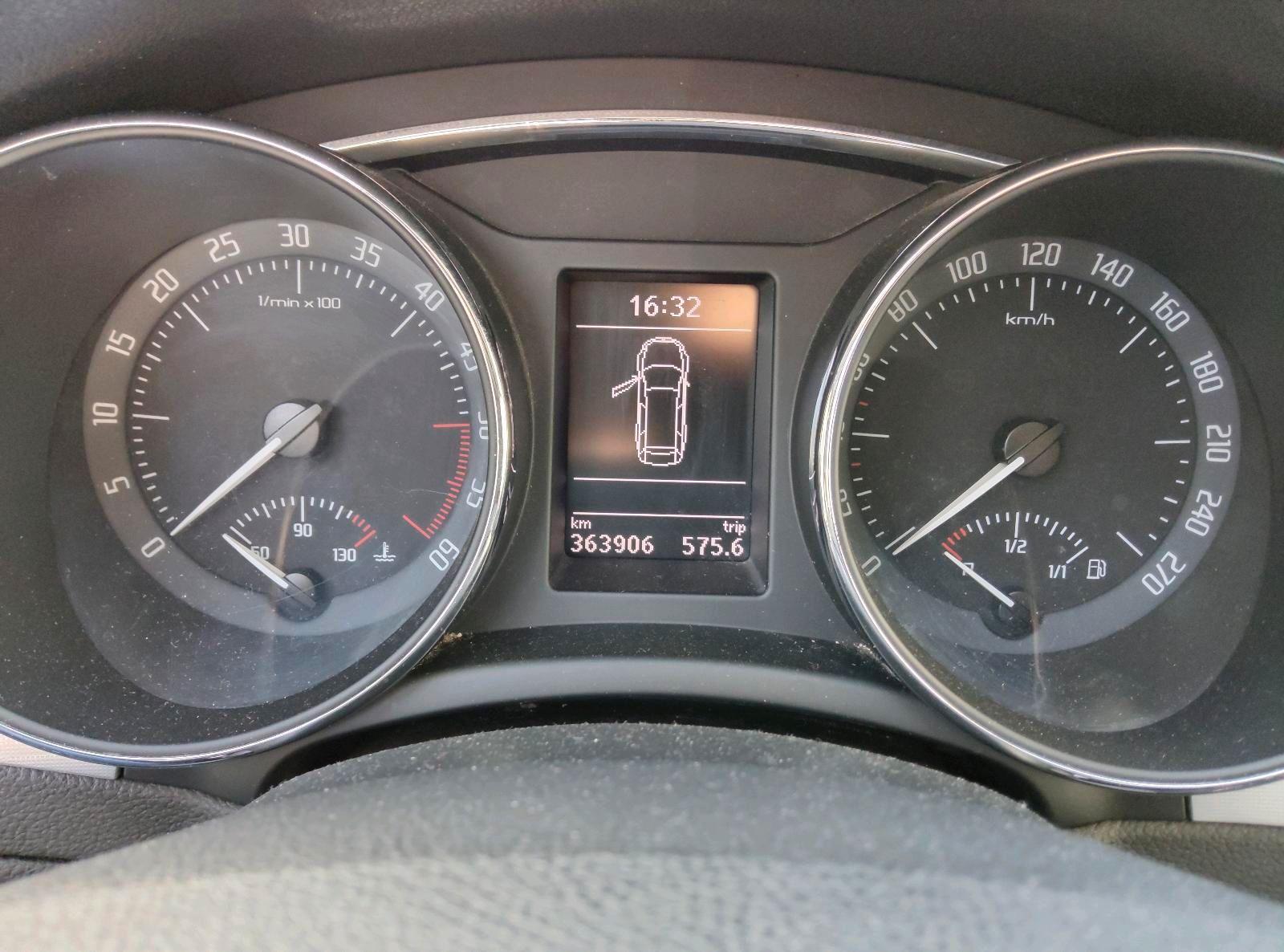 Skoda Superb 2013 — photo 6