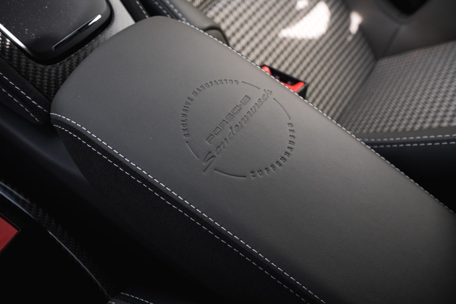 Fahrzeugabbildung Porsche 718 GT4 RS-PTS-Sonderwunsch-Weissach-Lift