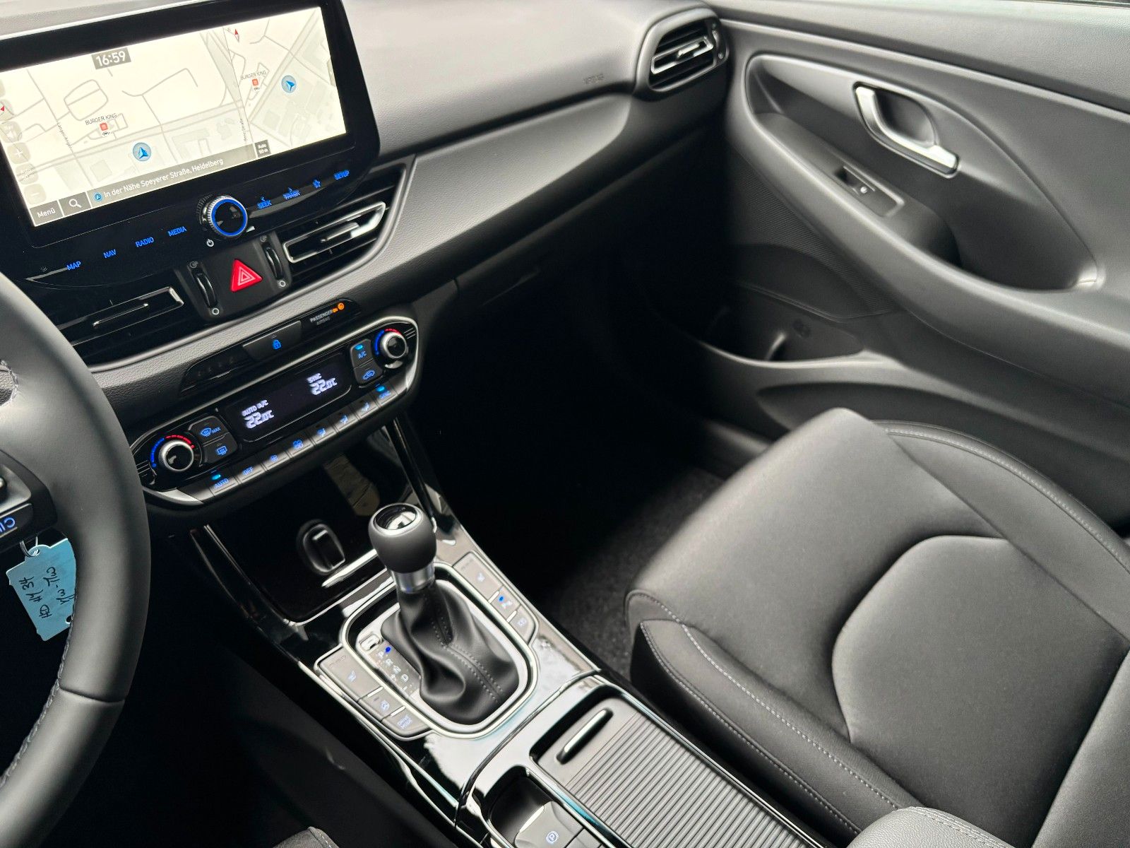 Fahrzeugabbildung Hyundai i30 AVANTAGE DCT 140PS Navi/SHZ/Kamera!