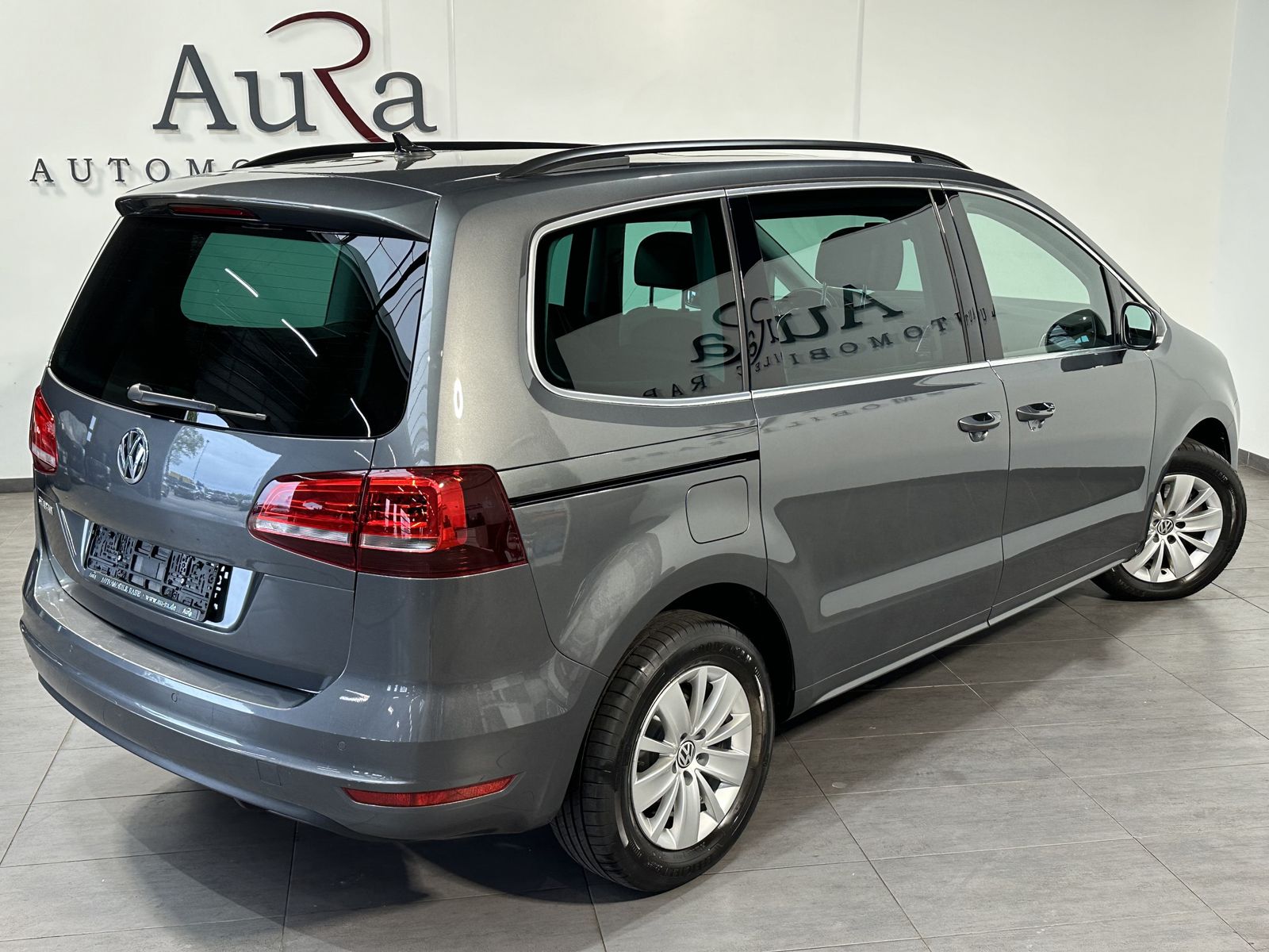Fahrzeugabbildung Volkswagen Sharan 1.4 TSI DSG 7-Sitzer CL NAV+XEN+AHK+PANO