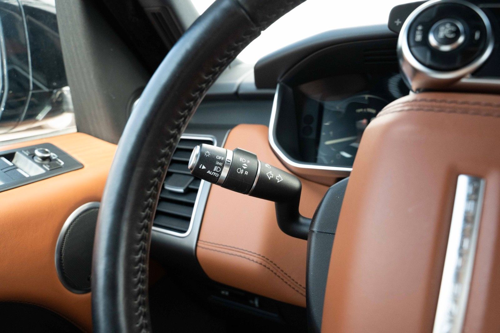 Fahrzeugabbildung Land Rover RANGE ROVER V6 AUTOBIOG LED VIRTC SITZBEL WLAN