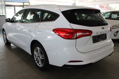 Fahrzeugabbildung Ford Focus Cool & Connect NAVI ACC WinterPaket PDC