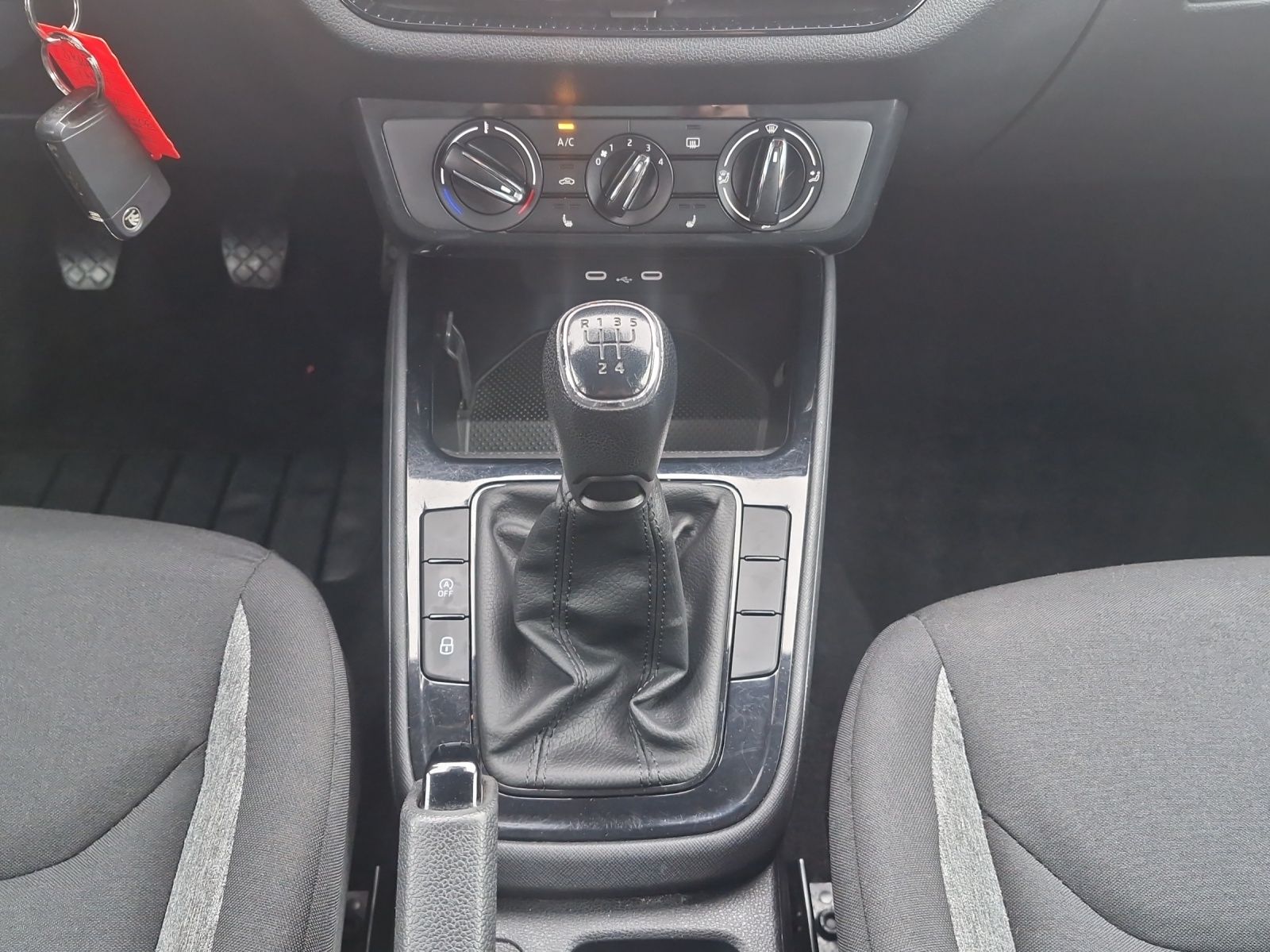 Fahrzeugabbildung SKODA Fabia Active 1.0 MPI DAB SH KLIMA