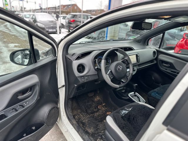 Toyota Yaris Style Hybrid *Unfall*
