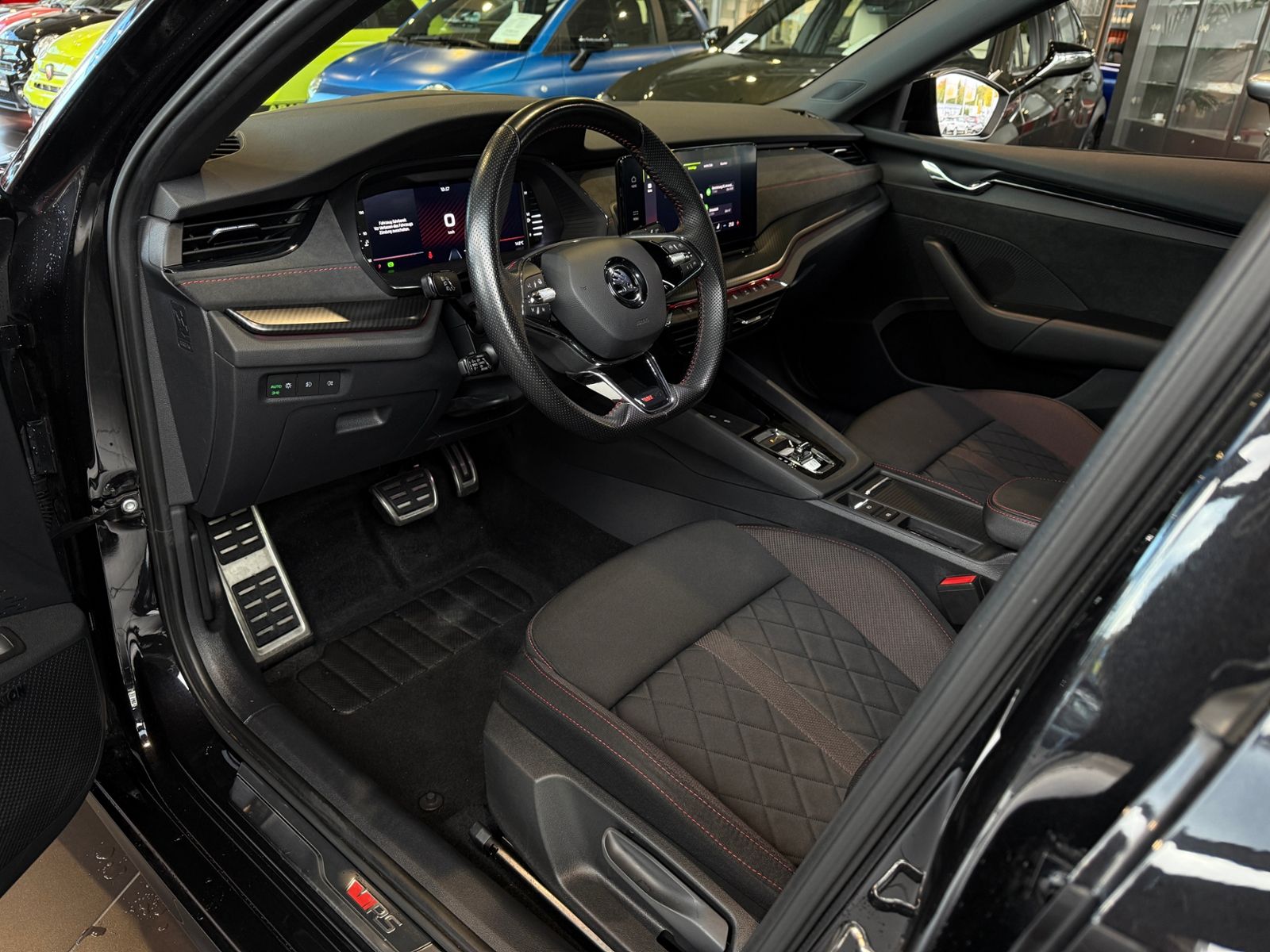 Fahrzeugabbildung SKODA Octavia Lim. RS RFK ACC HUD LED