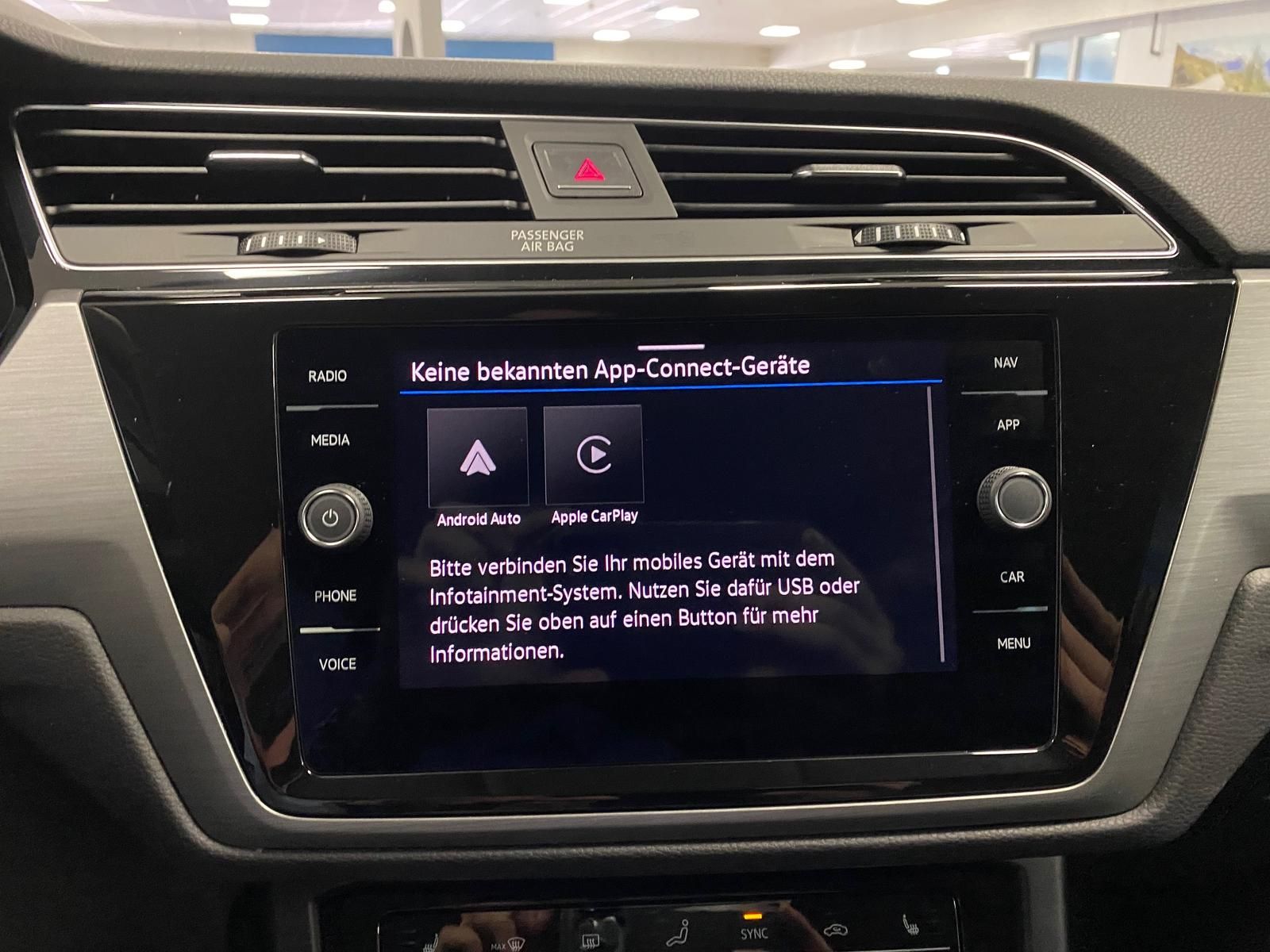 Fahrzeugabbildung Volkswagen Touran 1.5 TSI Comfortline+IQLIGHT+ACC+AHK+TOTWI