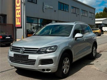 Volkswagen Touareg - 1