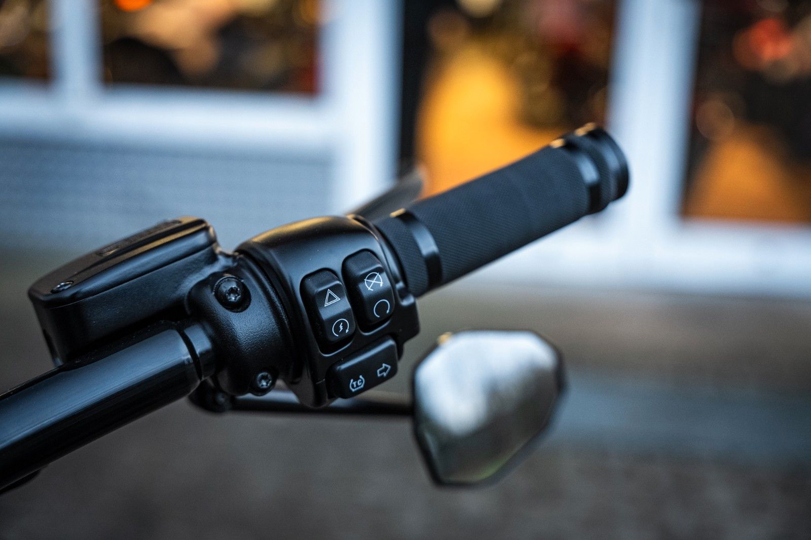 Fahrzeugabbildung Harley-Davidson Breakout DARKSIDE FXBR 117 MY24 -JEKILL&HYDE-