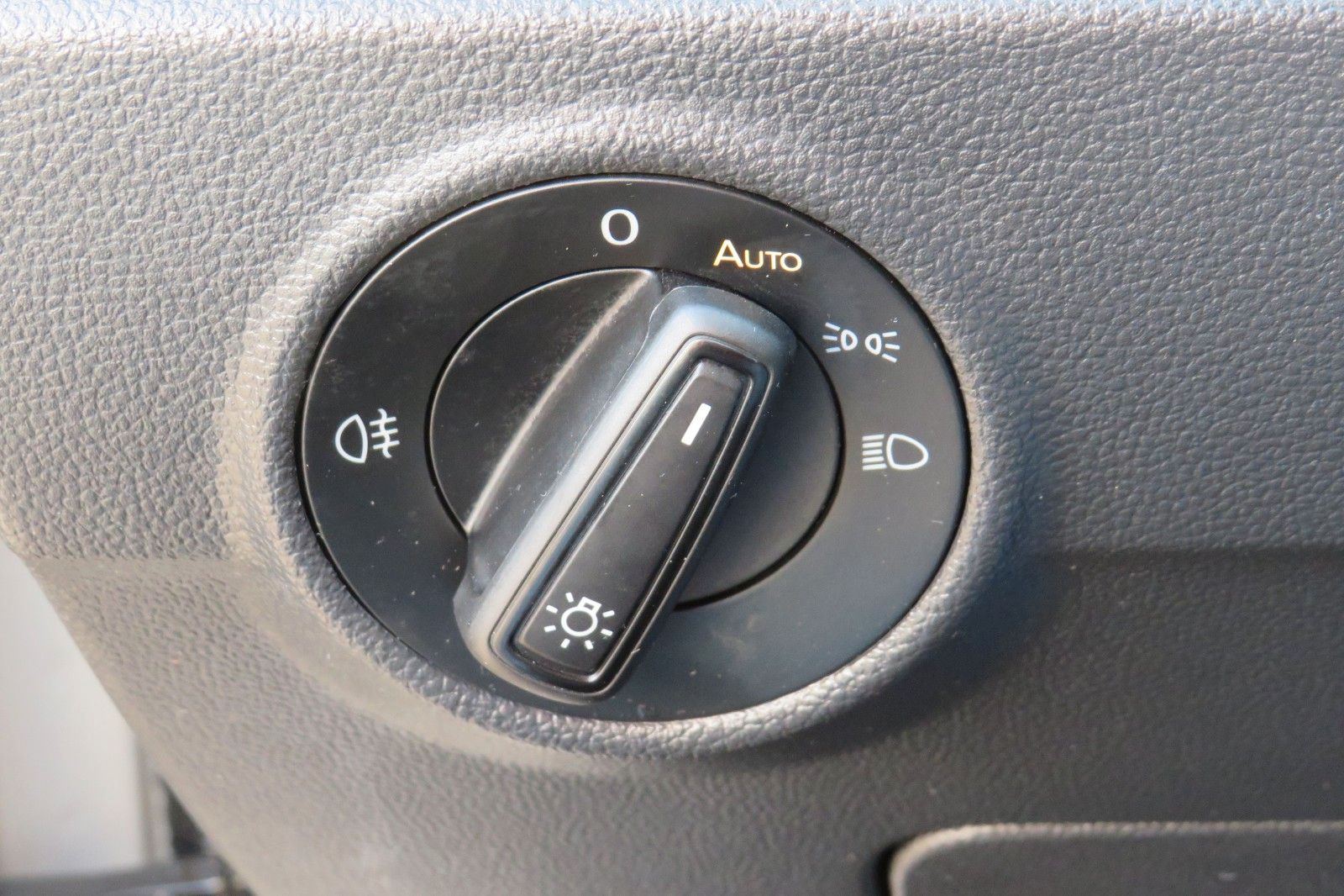 Fahrzeugabbildung Volkswagen T-Roc Life DSG AHK NAVI SITZH. APP-CON. LED 1Hd