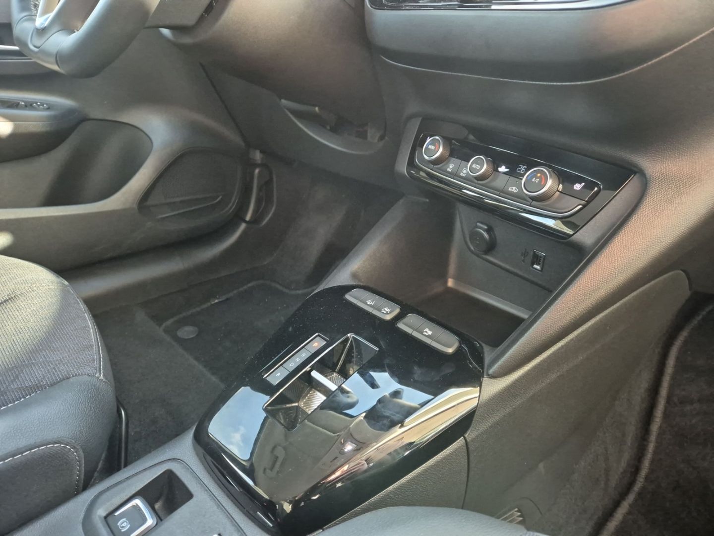 Fahrzeugabbildung Opel Corsa-e Corsa F e Elegance Navi LED ACC Apple Ca