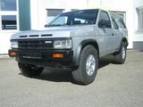 Nissan Terrano 1 Nissan WD21  2.4 i Benziner  Old... - Nissan Terrano mit Benzin-Antrieb