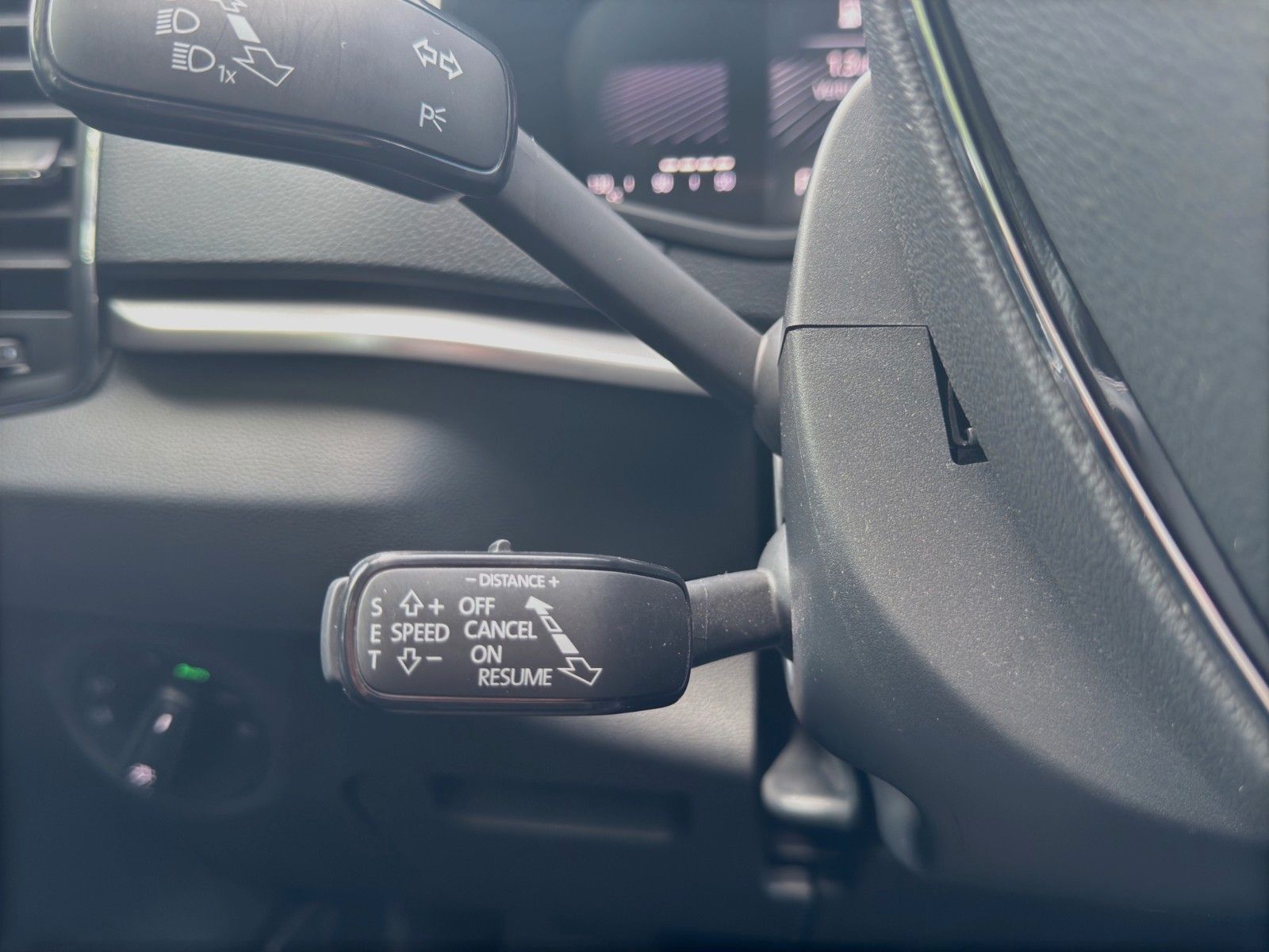 Fahrzeugabbildung SKODA Karoq 1.5L*DSG*AHK*Navi*LED*Kamera*TOP**