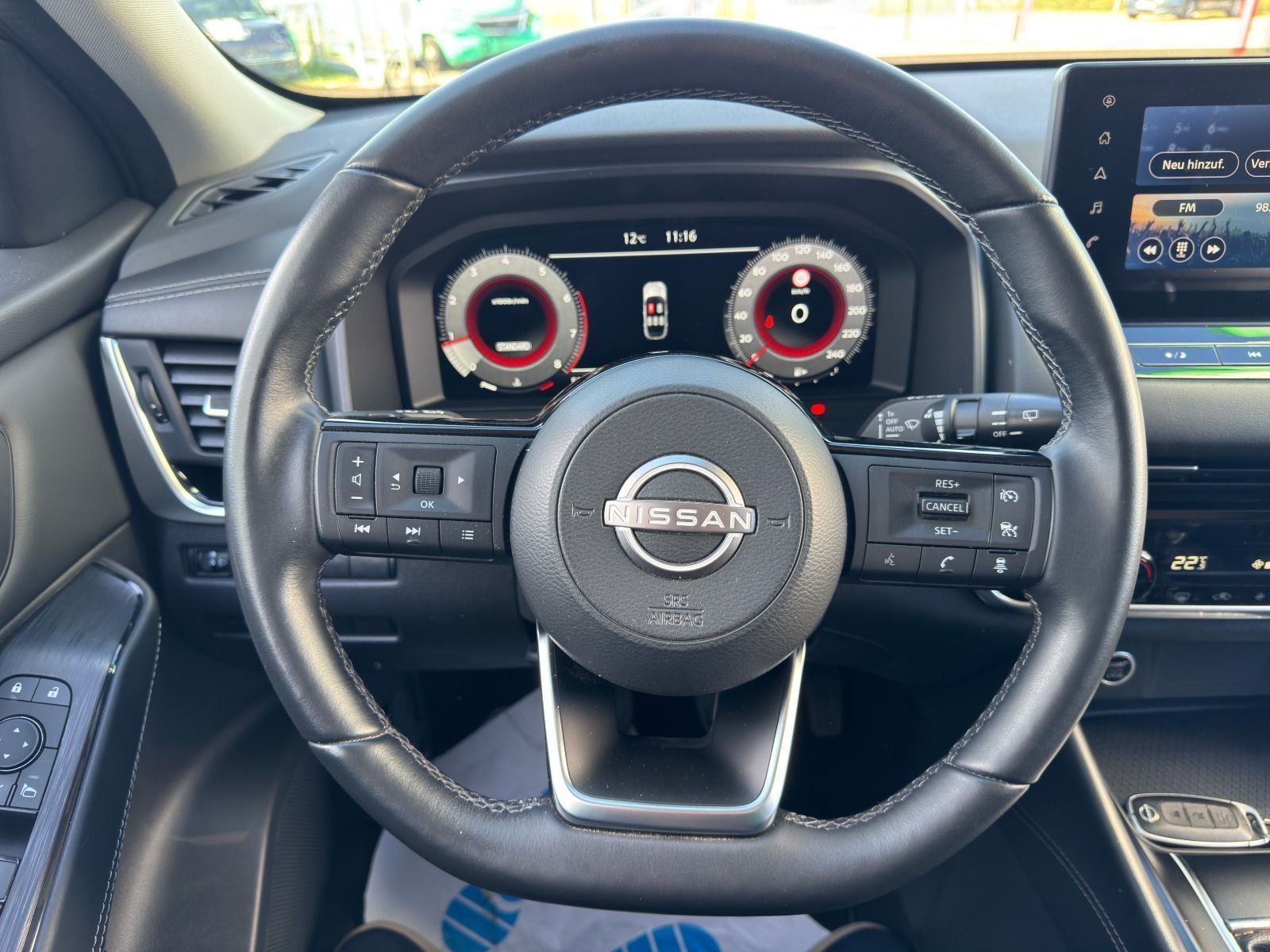 Fahrzeugabbildung Nissan Qashqai 140PS 6-Gang N-Connecta*AHK*360°CAM*behF