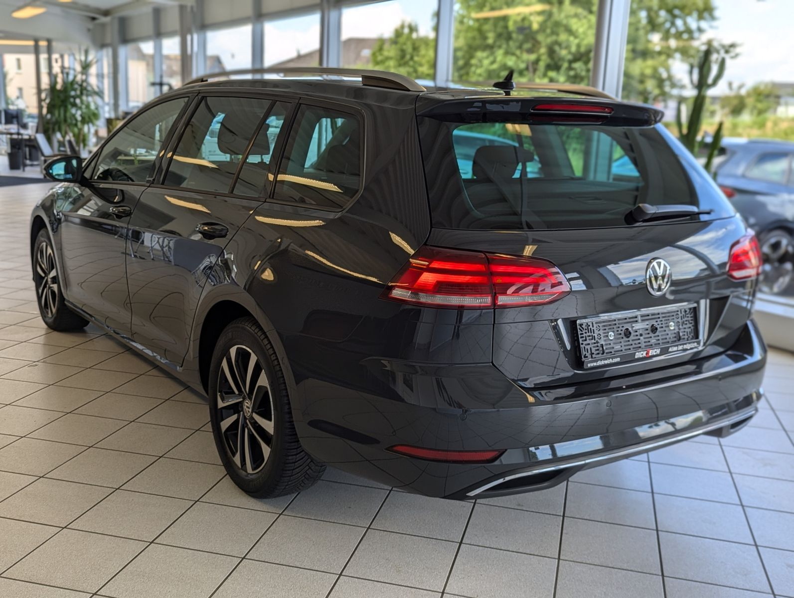 VW Golf 2.0 TDI DSG IQ.DRIVE App-Connect ACC AHK - Image 5