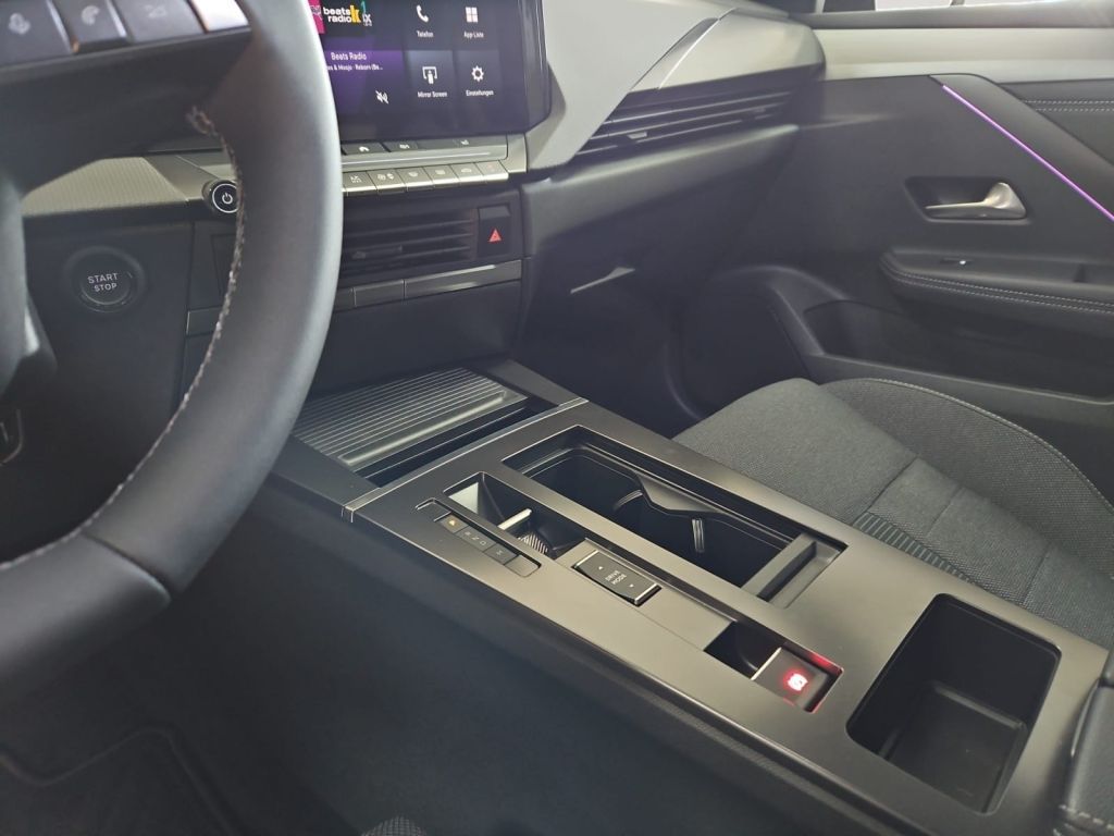 Fahrzeugabbildung Opel Astra Sports Tourer Hybrid 107 kW GS