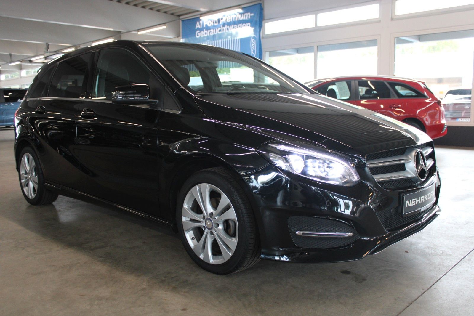 Fahrzeugabbildung Mercedes-Benz B 180 CDI Urban NAVI + PANORAMADACH + AHK
