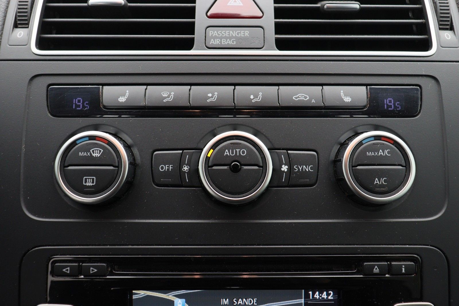 Fahrzeugabbildung Volkswagen Touran Life BMT AHK Navi PDC