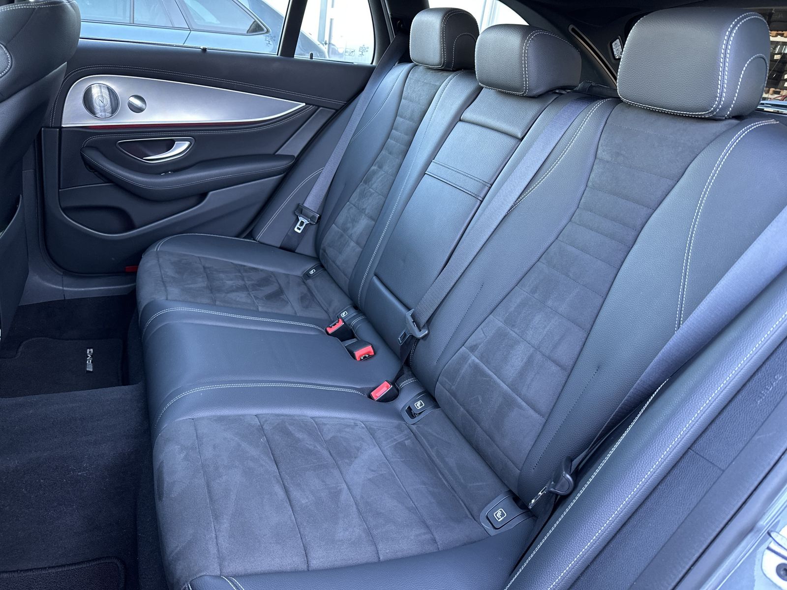 Fahrzeugabbildung Mercedes-Benz E 300de T AMG-Line NAV+LED+360°+BURMESTER+HEADUP